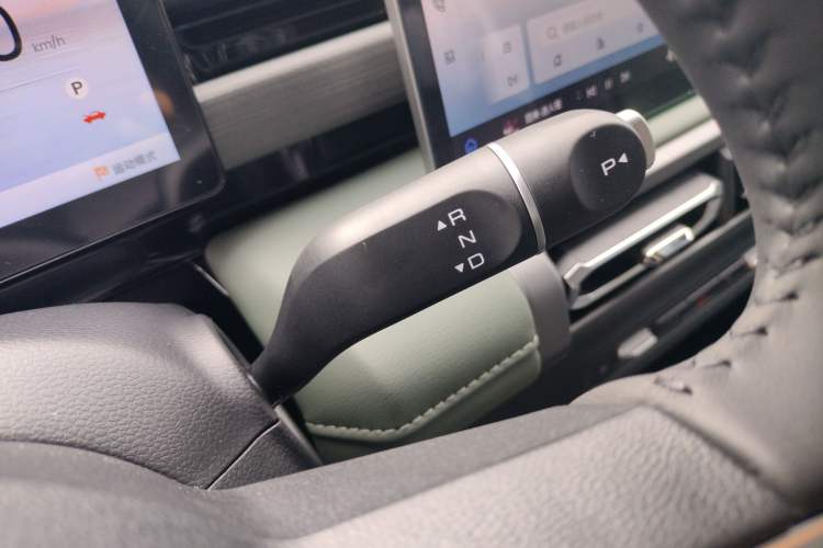 Used Baojun Spark EUV 2026 301km Flagship Edition Gear Lever