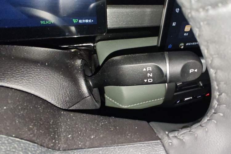 Used Baojun Spark EUV 2026 Model 401km Flagship Edition Gear Lever