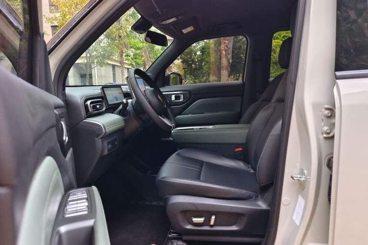 Used Baojun Spark EUV 2026 301km Flagship Edition Interior 1
