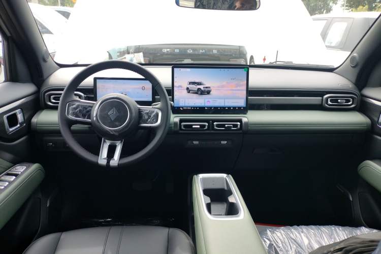 Used Baojun Spark EUV 2026 301km Flagship Edition Interior 2