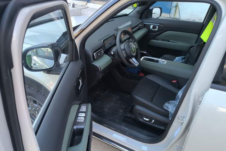 Used Baojun Spark EUV 2026 301km Flagship Edition Interior 3