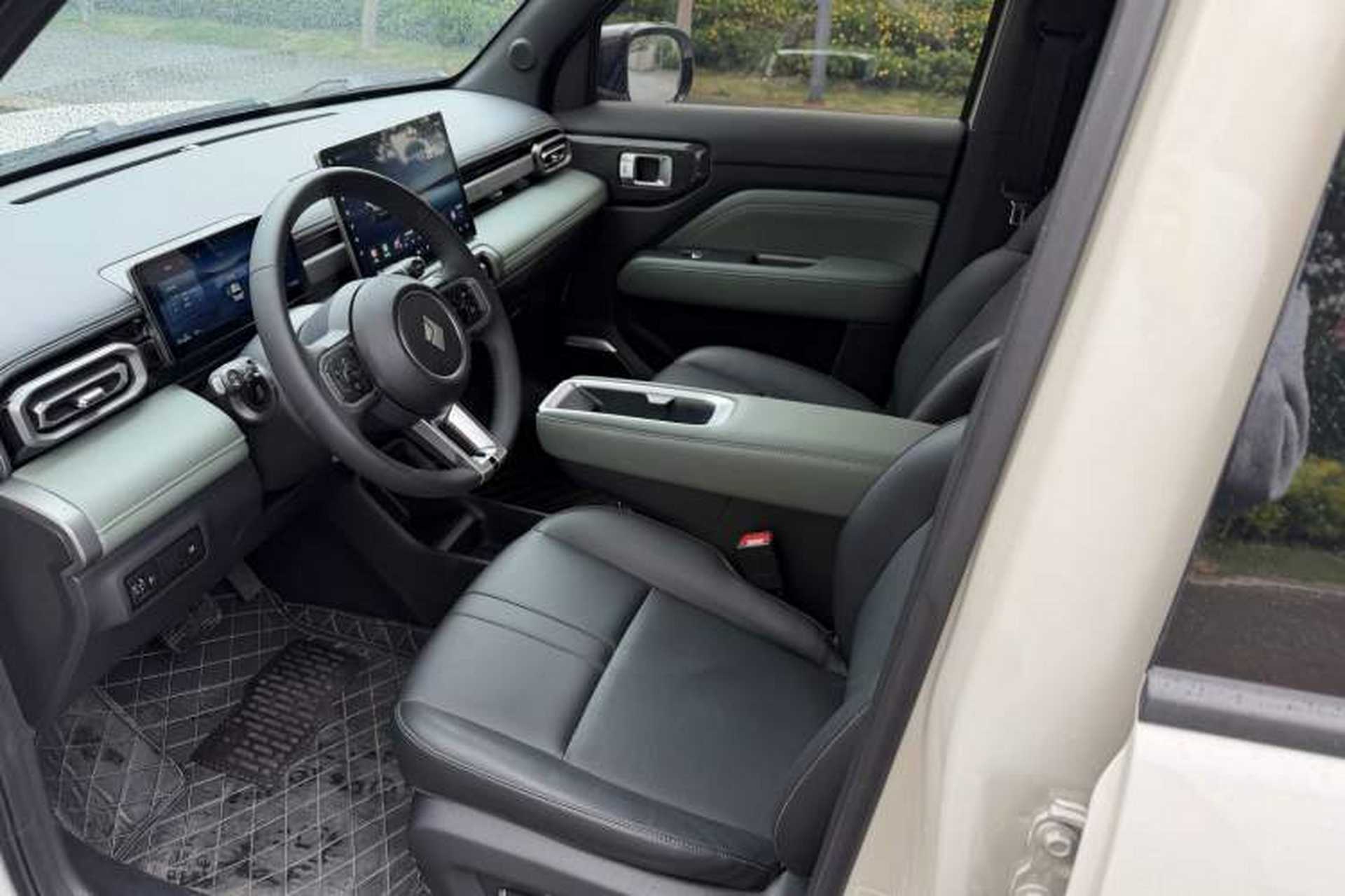 Used Baojun Spark EUV 2026 301km Flagship Edition Interior 3