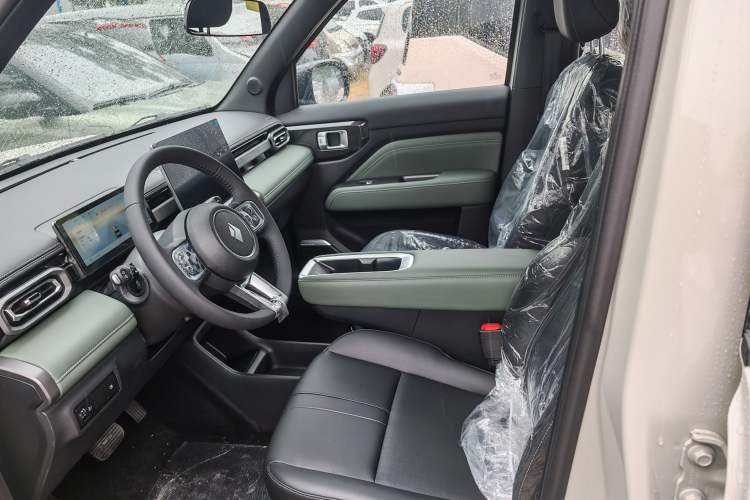 Used Baojun Spark EUV 2026 301km Flagship Edition Interior 3