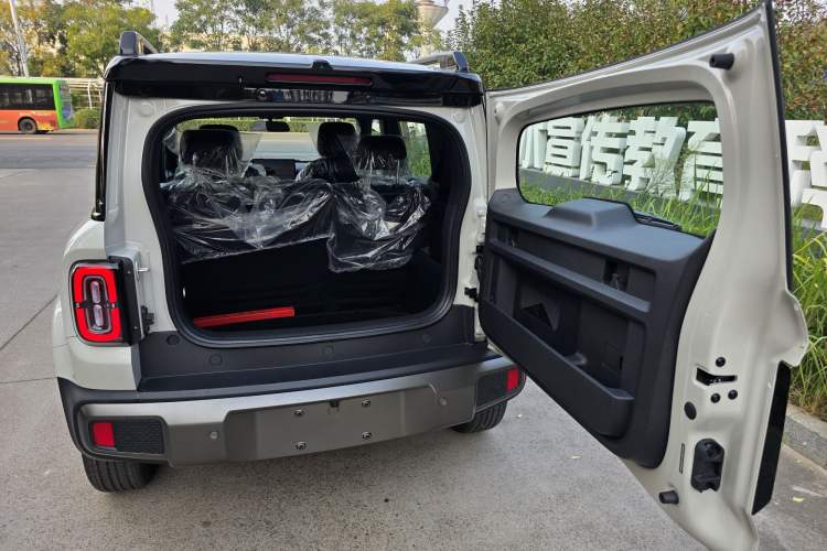 Used Baojun Spark EUV 2026 301km Flagship Edition Interior 3