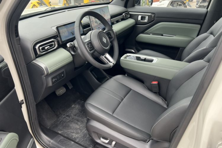 Used Baojun Spark EUV 2026 301km Flagship Edition Interior 3
