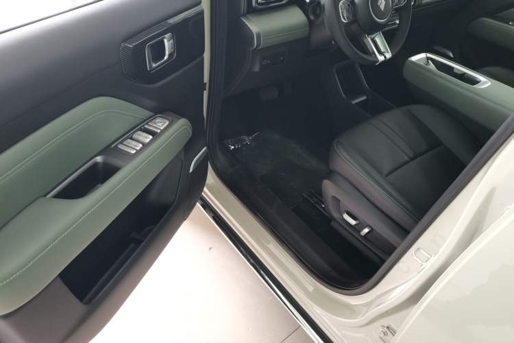 Used Baojun Spark EUV 2026 301km Flagship Edition Interior 3
