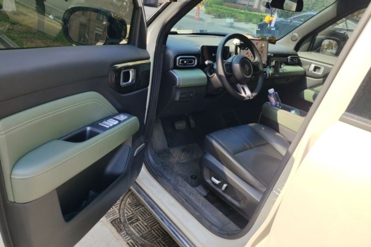 Used Baojun Spark EUV 2026 Model 401km Flagship Edition Interior 3