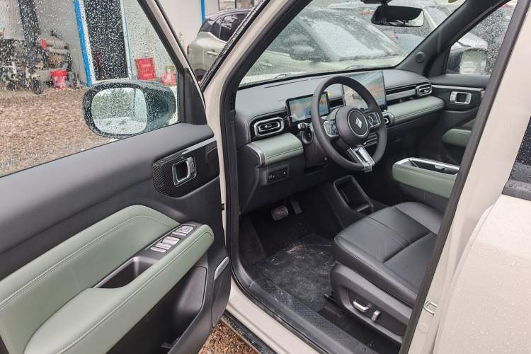 Used Baojun Spark EUV 2026 301km Flagship Edition Interior 4