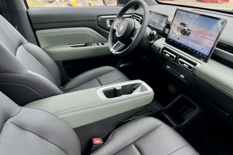 Used Baojun Spark EUV 2026 301km Flagship Edition Interior 6