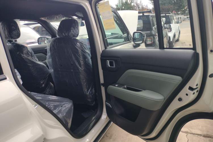 Used Baojun Spark EUV 2026 301km Flagship Edition Interior 6