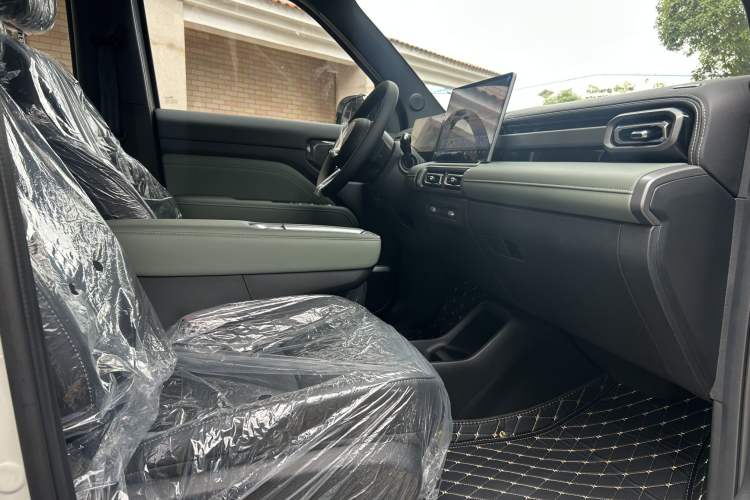 Used Baojun Spark EUV 2026 Model 401km Flagship Edition Interior 6
