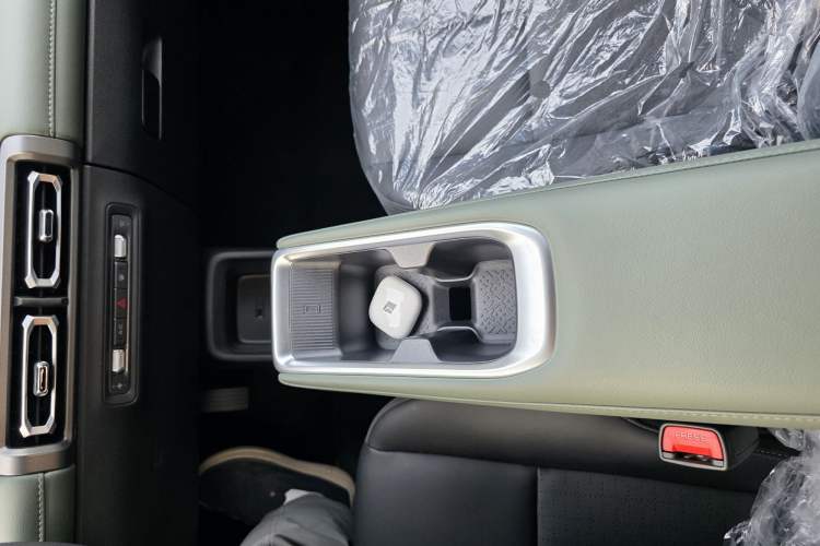 Used Baojun Spark EUV 2026 301km Flagship Edition Interior 7
