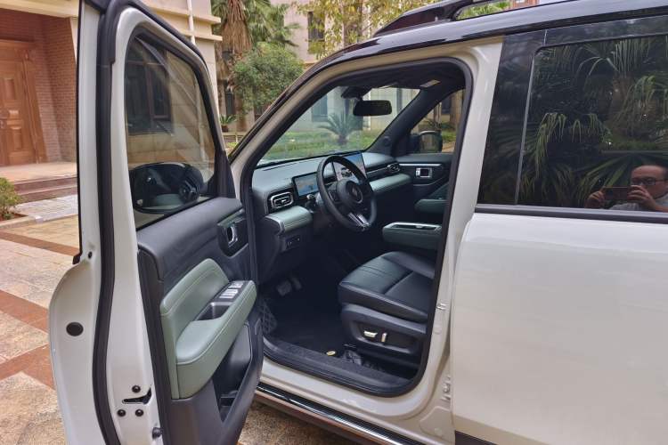 Used Baojun Spark EUV 2026 301km Flagship Edition Interior 7