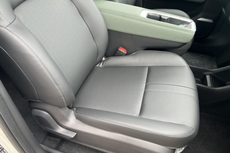 Used Baojun Spark EUV 2026 301km Flagship Edition Interior 8