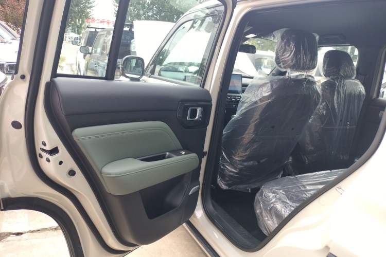 Used Baojun Spark EUV 2026 301km Flagship Edition Interior 8