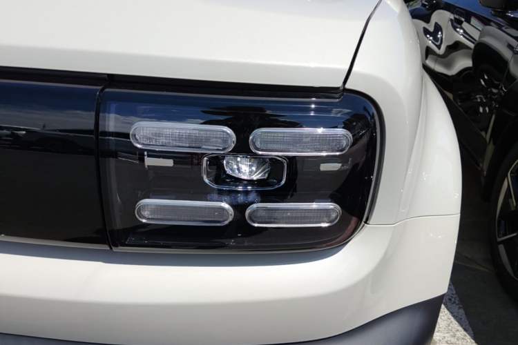 Used Baojun Spark EUV 2026 Model 501km Smart Luxury Edition Left Front Headlight