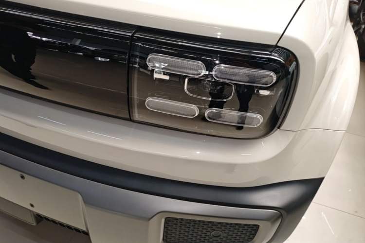 Used Baojun Spark EUV 2026 301km Flagship Edition Left Front Headlight