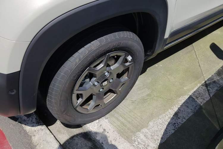 Used Baojun Spark EUV 2026 Model 501km Smart Luxury Edition Left Front Wheel Hub