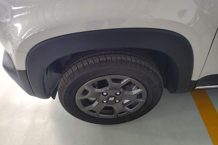 Used Baojun Spark EUV 2026 301km Flagship Edition Left Front Wheel Hub