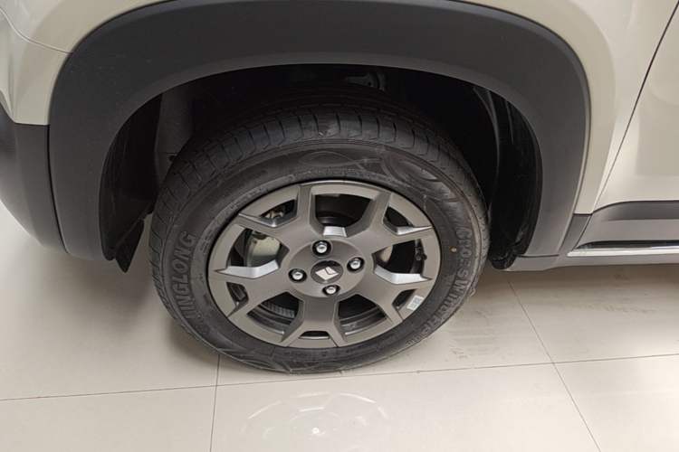Used Baojun Spark EUV 2026 301km Flagship Edition Left Front Wheel Hub