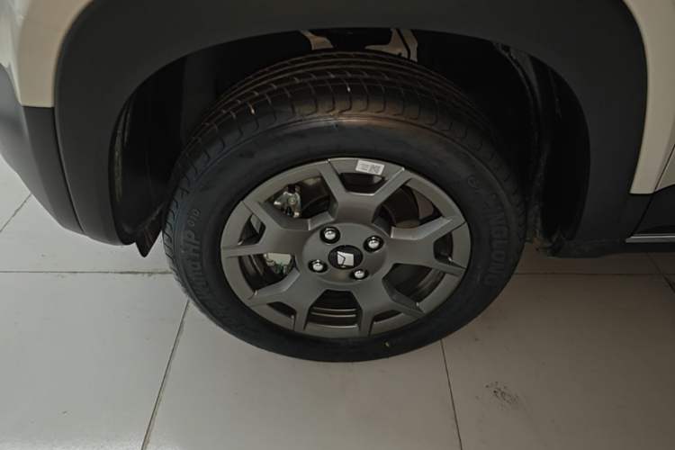 Used Baojun Spark EUV 2026 301km Flagship Edition Left Front Wheel Hub