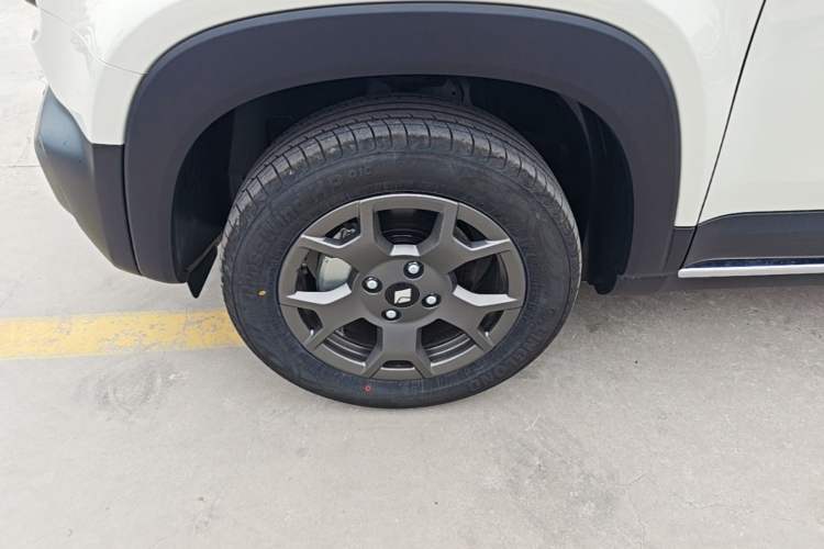 Used Baojun Spark EUV 2026 301km Flagship Edition Left Front Wheel Hub