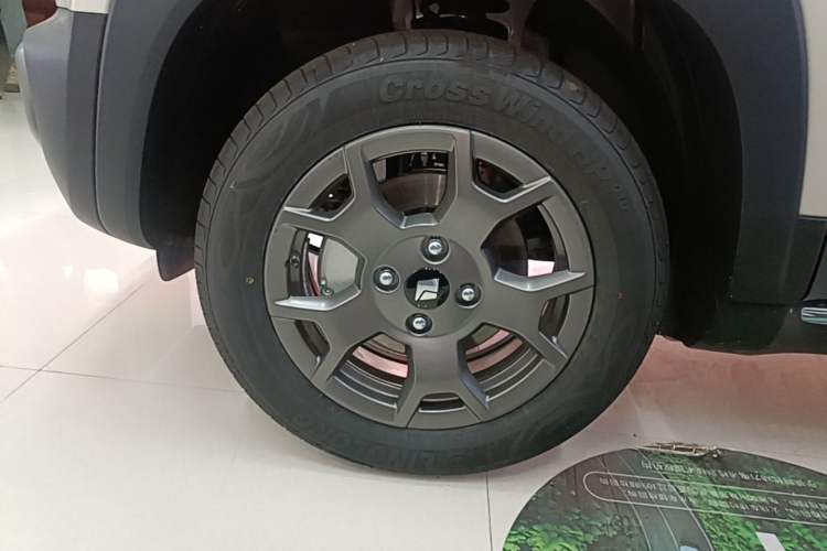 Used Baojun Spark EUV 2026 301km Flagship Edition Left Front Wheel Hub