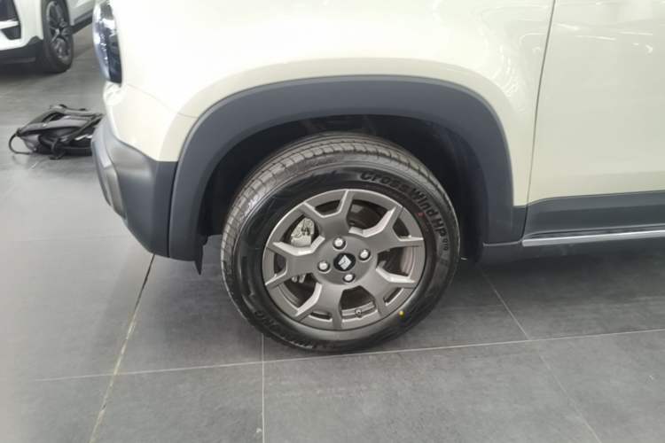 Used Baojun Spark EUV 2026 301km Flagship Edition Left Front Wheel Hub