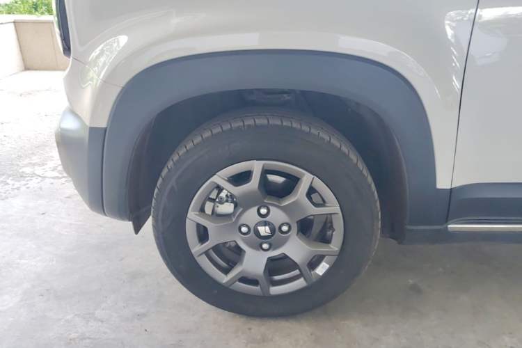 Used Baojun Spark EUV 2026 301km Flagship Edition Left Front Wheel Hub