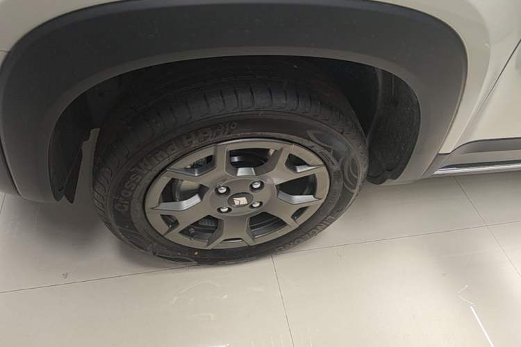 Used Baojun Spark EUV 2026 301km Flagship Edition Left Front Wheel Hub