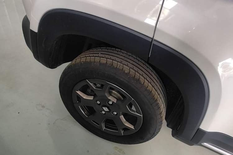 Used Baojun Spark EUV 2026 301km Flagship Edition Right Rear Wheel Hub