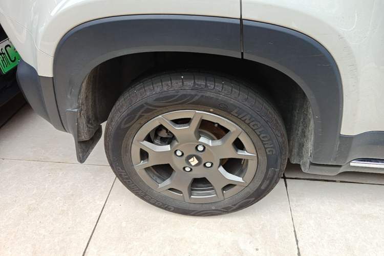 Used Baojun Spark EUV 2026 Model 501km Flagship Edition Right Rear Wheel Hub