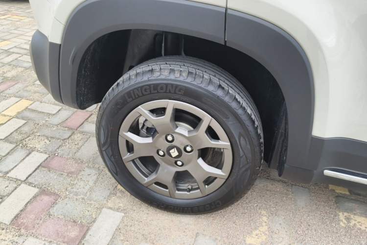 Used Baojun Spark EUV 2026 301km Flagship Edition Right Rear Wheel Hub