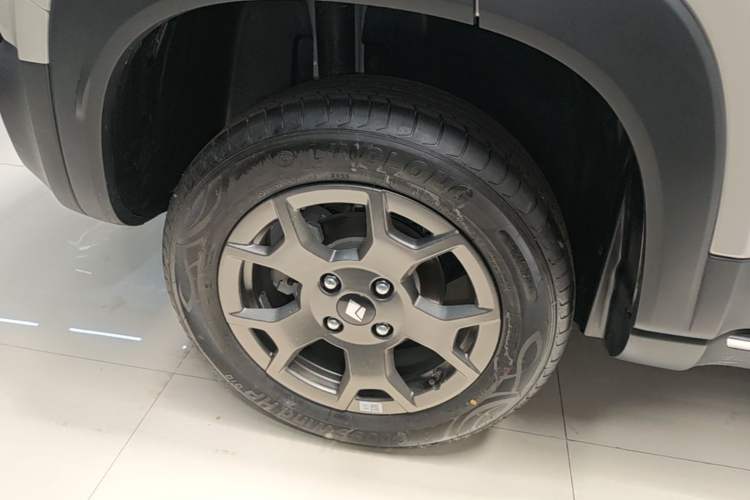 Used Baojun Spark EUV 2026 301km Flagship Edition Right Rear Wheel Hub