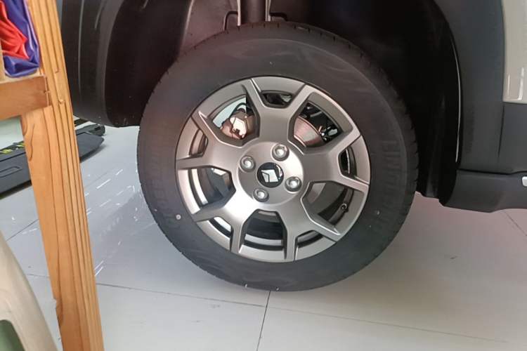 Used Baojun Spark EUV 2026 301km Flagship Edition Right Rear Wheel Hub