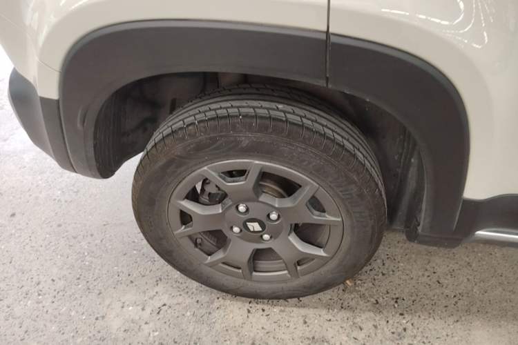 Used Baojun Spark EUV 2026 Model 401km Flagship Edition Right Rear Wheel Hub