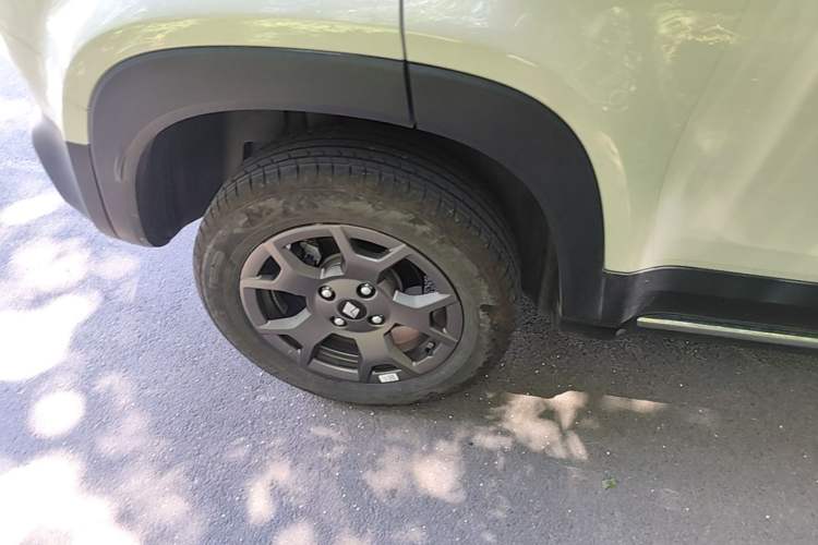 Used Baojun Spark EUV 2026 301km Flagship Edition Right Rear Wheel Hub