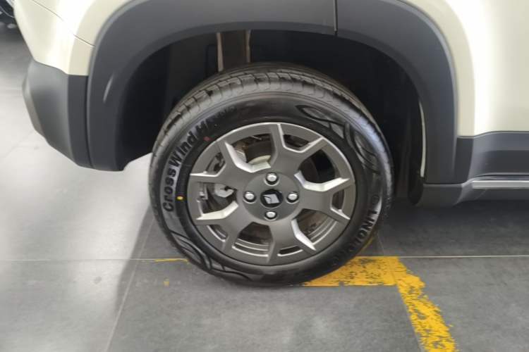 Used Baojun Spark EUV 2026 301km Flagship Edition Right Rear Wheel Hub