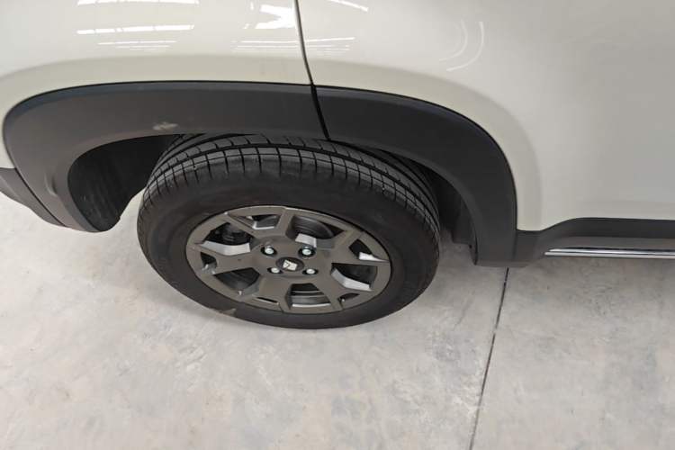 Used Baojun Spark EUV 2026 301km Flagship Edition Right Rear Wheel Hub