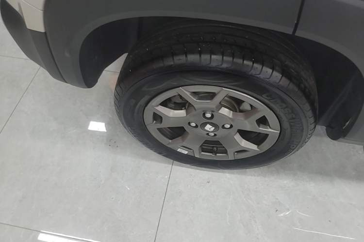 Used Baojun Spark EUV 2026 301km Flagship Edition Right Rear Wheel Hub