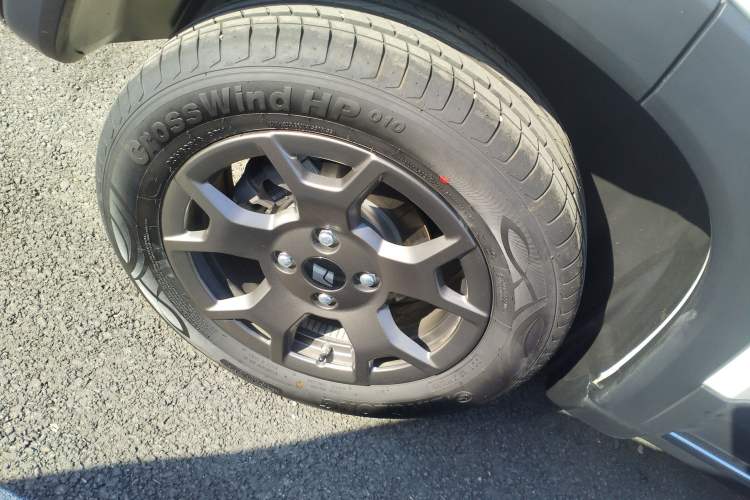 Used Baojun Spark EUV 2026 301km Flagship Edition Right Rear Wheel Hub