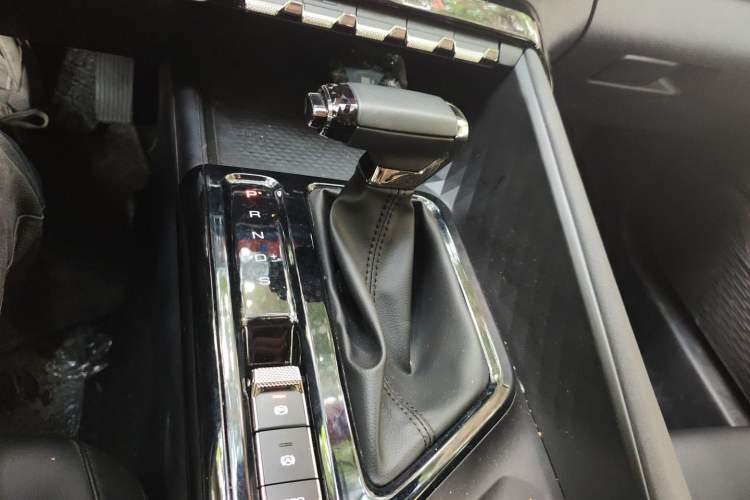 Used Baojun Valli 2021 1.5T Naqu Starry Sky CVT Flagship Model Gear Lever