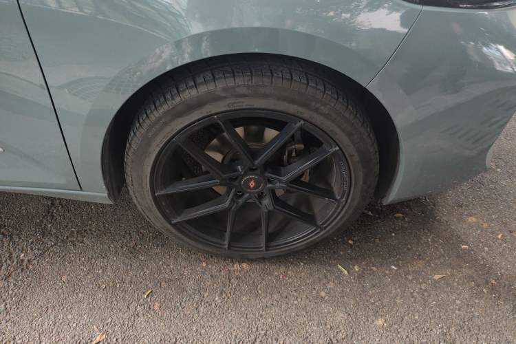 Used Baojun Valli 2021 1.5T Naqu Starry Sky CVT Flagship Model Right Front Wheel Hub