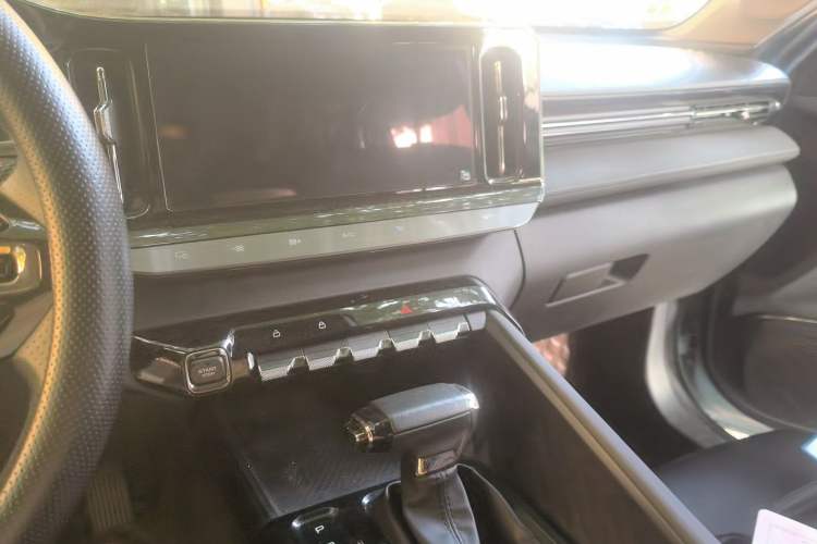 Used Baojun Valli 2021 1.5T Yili Pasture CVT Luxury Model Audio And AC Panel