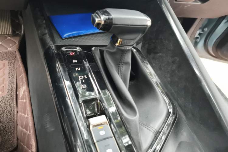 Used Baojun Valli 2021 1.5T Naqu Starry Sky CVT Flagship Model Gear Lever