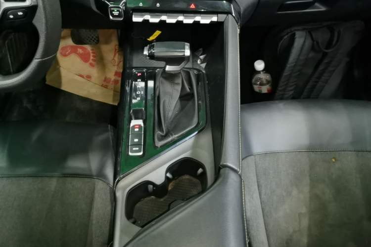 Used Baojun Valli 2021 1.5T Yili Pasture CVT Luxury Model Gear Lever