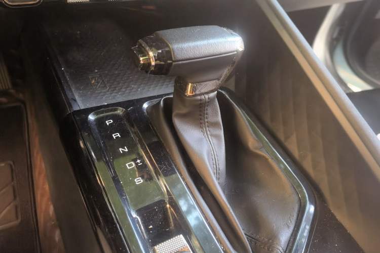 Used Baojun Valli 2021 1.5T Yili Pasture CVT Luxury Model Gear Lever