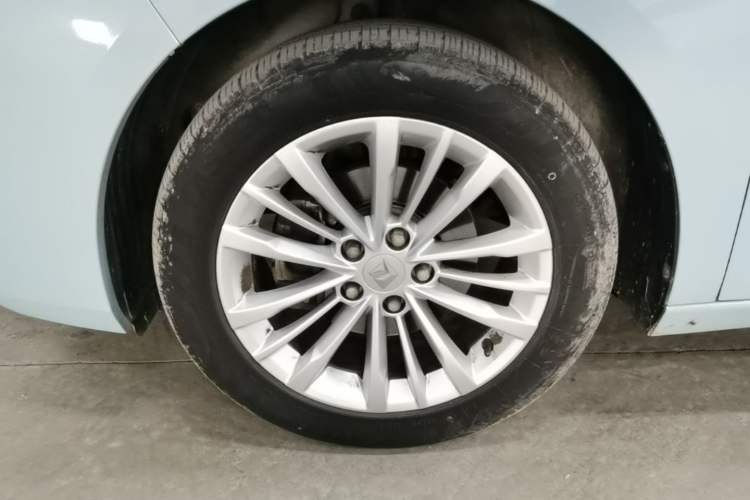 Used Baojun Valli 2021 1.5T Yili Pasture CVT Luxury Model Left Front Wheel Hub