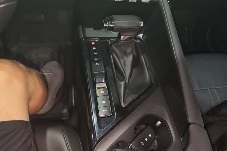 Used Baojun Valli 2021 1.5T Naqu Starry Sky CVT Flagship Model Gear Lever