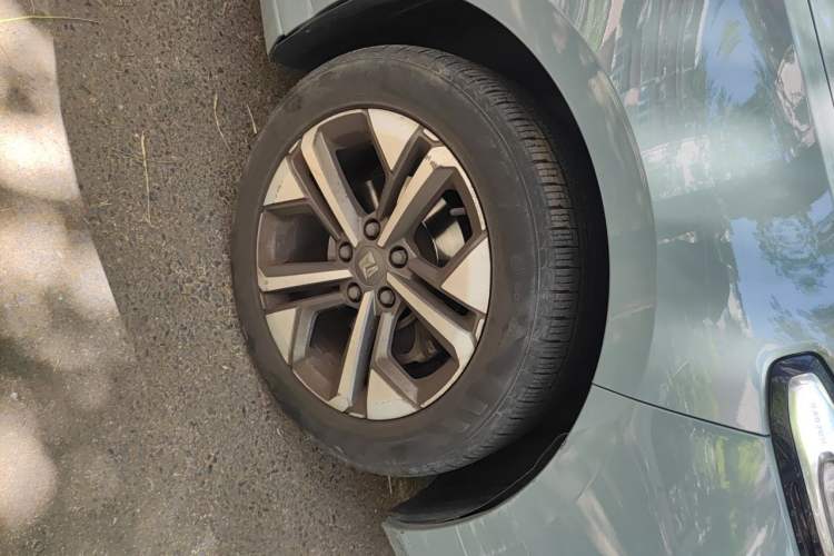 Used Baojun Valli 2021 1.5T Naqu Starry Sky CVT Flagship Model Right Front Wheel Hub